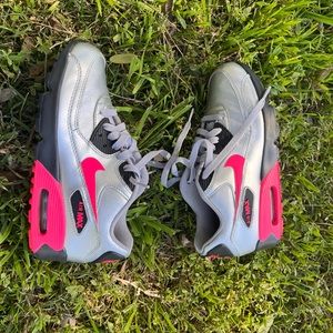 - Nike Air Max 90 sneakers. For boy or girl, size 5Y. Gray with pink col…